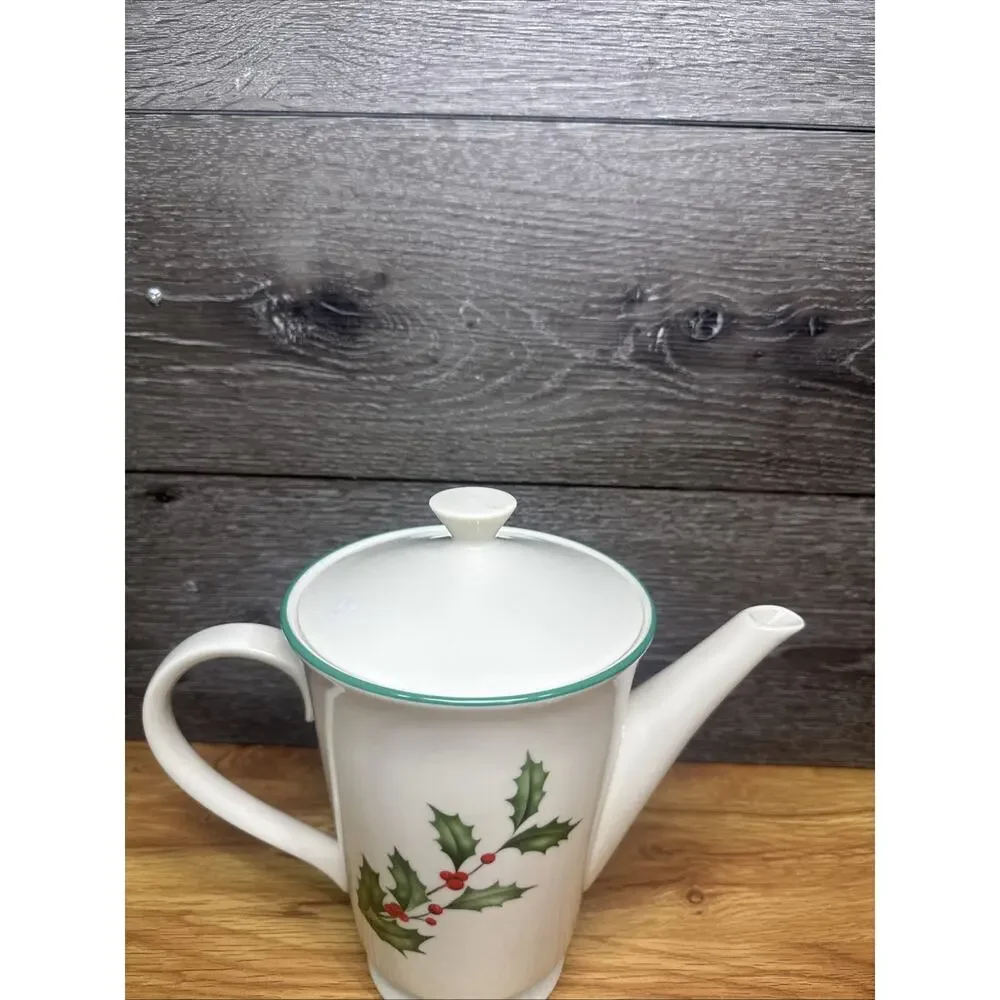 Lenox Special Holiday Holly Coffee Pot with Lid 9